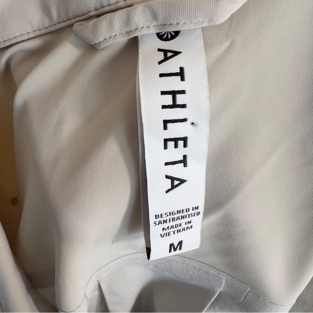 Athleta Urbanite Shirt Top Medium! - Picture 11 of 11